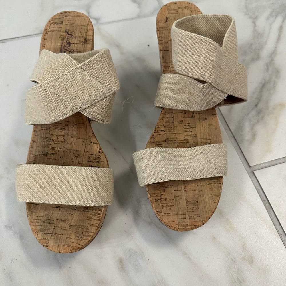 Lucky Brand Tan Sandals